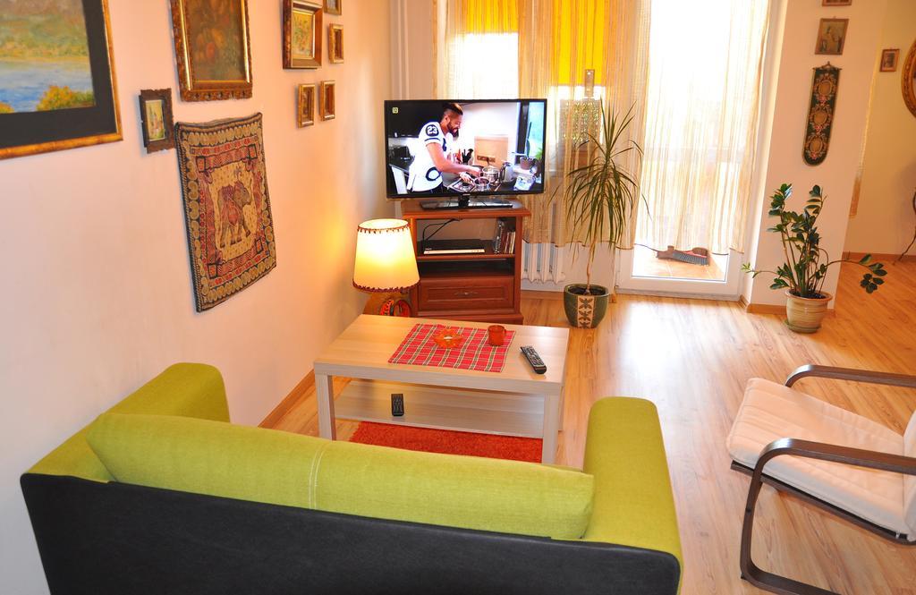 Cozy Apartment In ทาร์นูฟ ภายนอก รูปภาพ